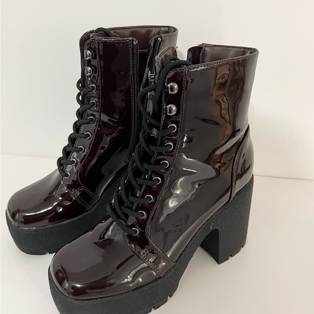 Rouge Helium platform boots